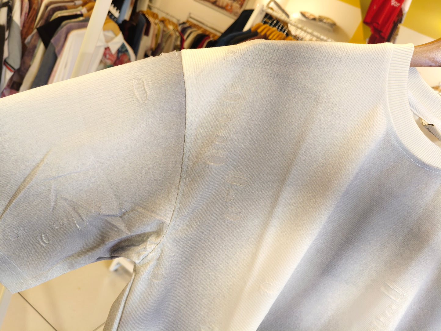 OVERSIZED TSHIRT  ( MEDIUM )