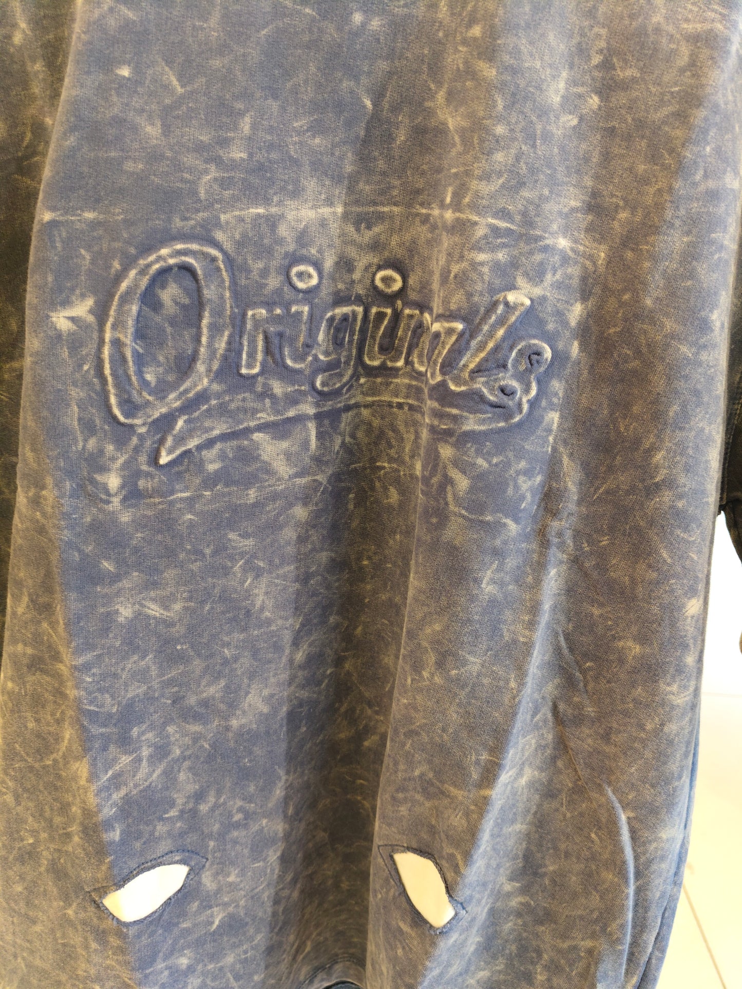 OVERSIZED TSHIRT  ( MEDIUM )