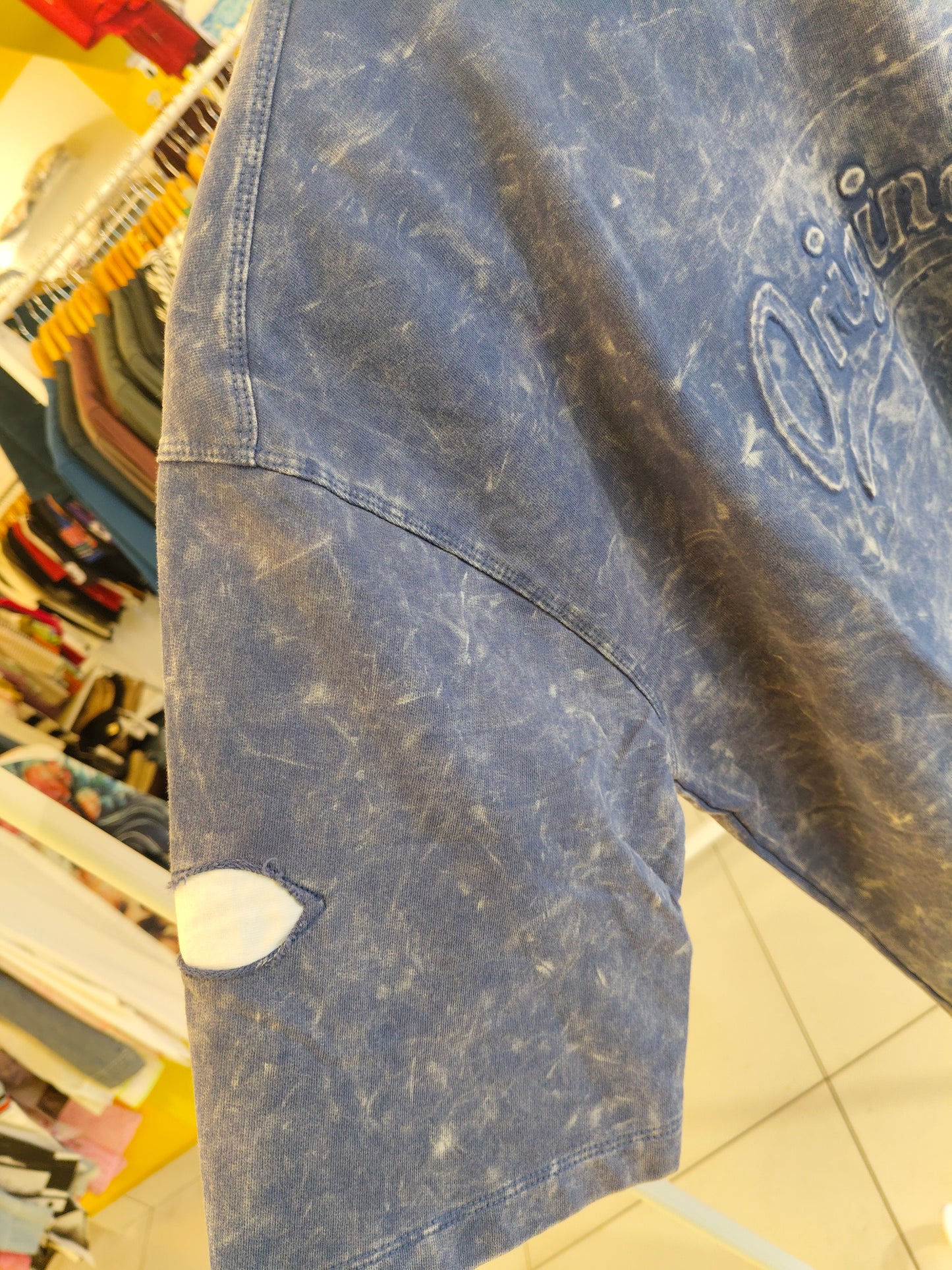 OVERSIZED TSHIRT  ( MEDIUM )