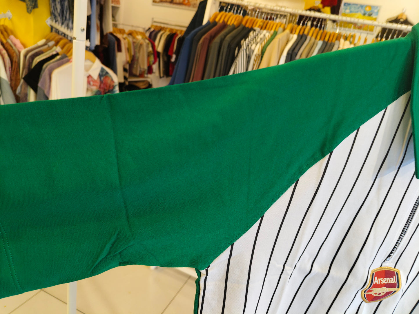 OVERSIZED TSHIRT  ( SMALL )