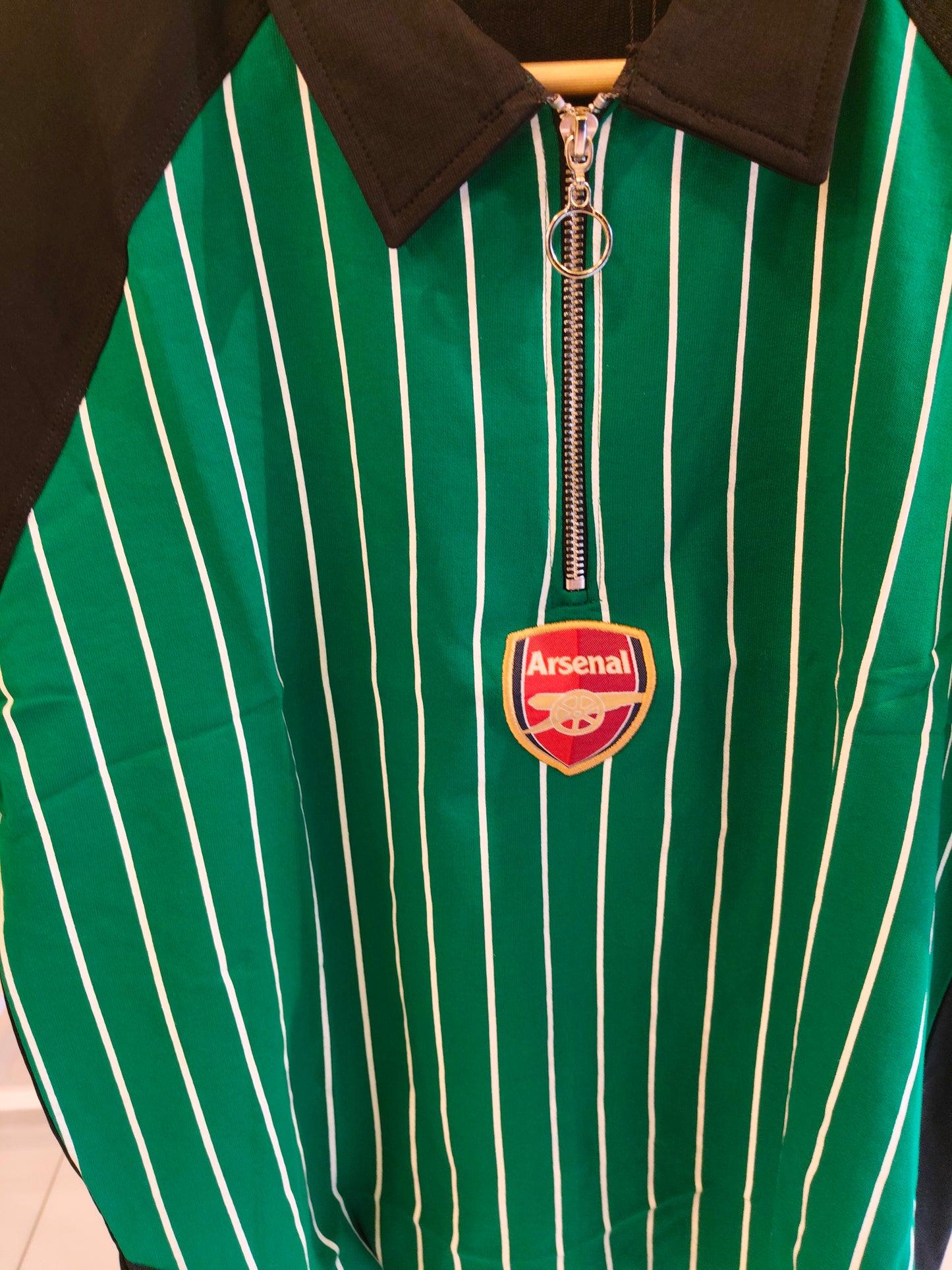 OVERSIZED TSHIRT  ( SMALL )