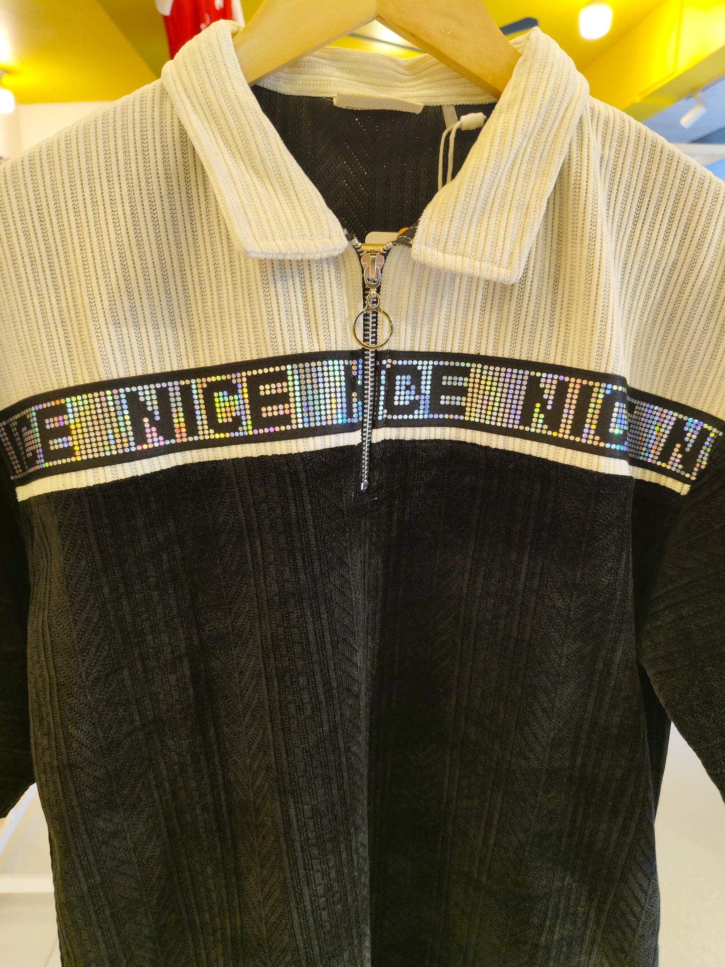 OVERSIZED TSHIRT  ( MEDIUM )