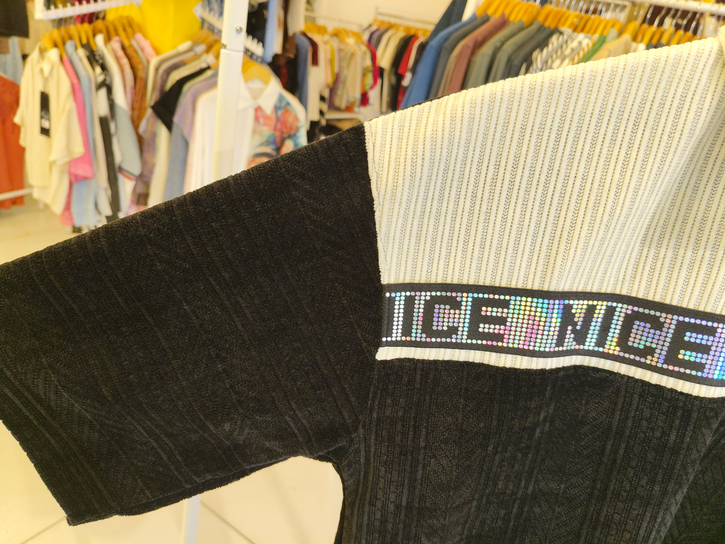 OVERSIZED TSHIRT  ( MEDIUM )