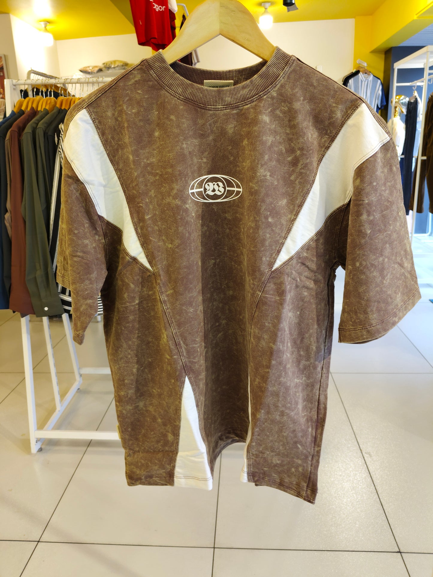 OVERSIZED TSHIRT  ( MEDIUM )