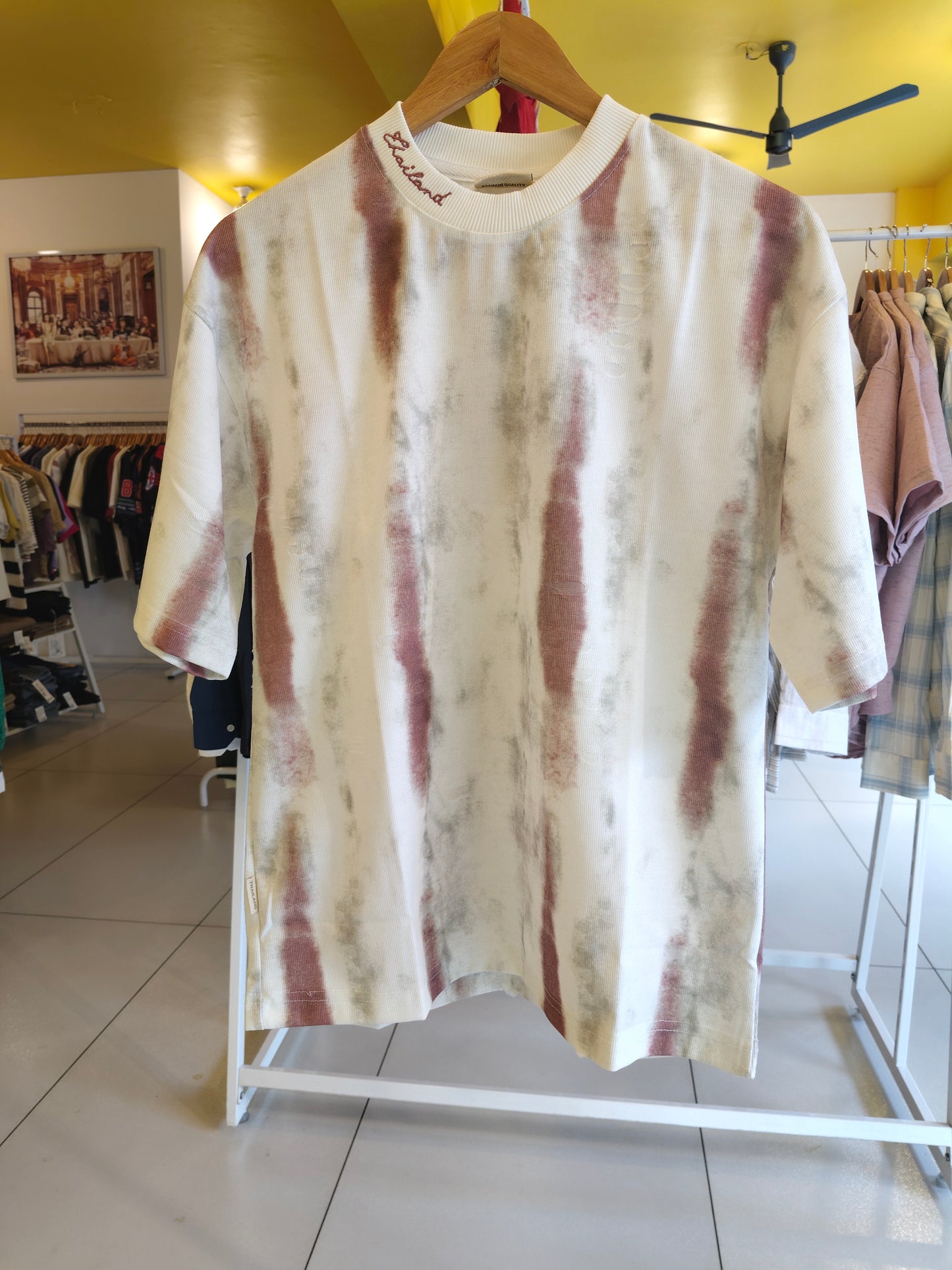 OVERSIZED TSHIRT  ( MEDIUM )