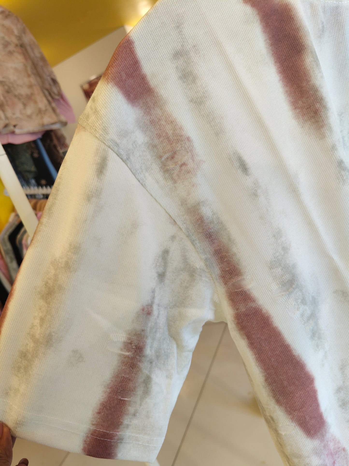 OVERSIZED TSHIRT  ( MEDIUM )