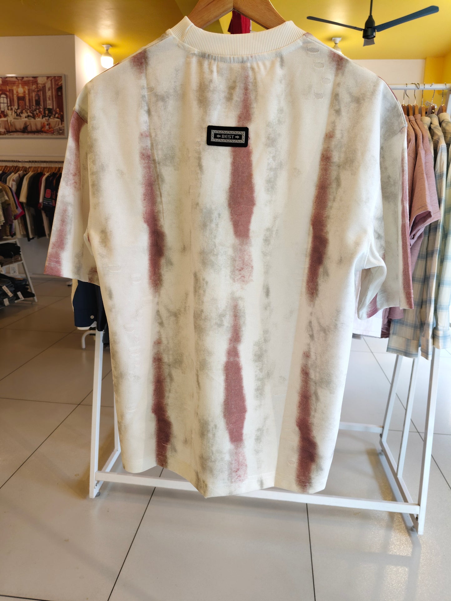 OVERSIZED TSHIRT  ( MEDIUM )