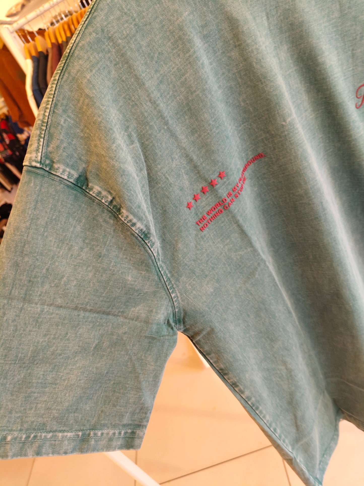 OVERSIZED TSHIRT  ( SMALL )