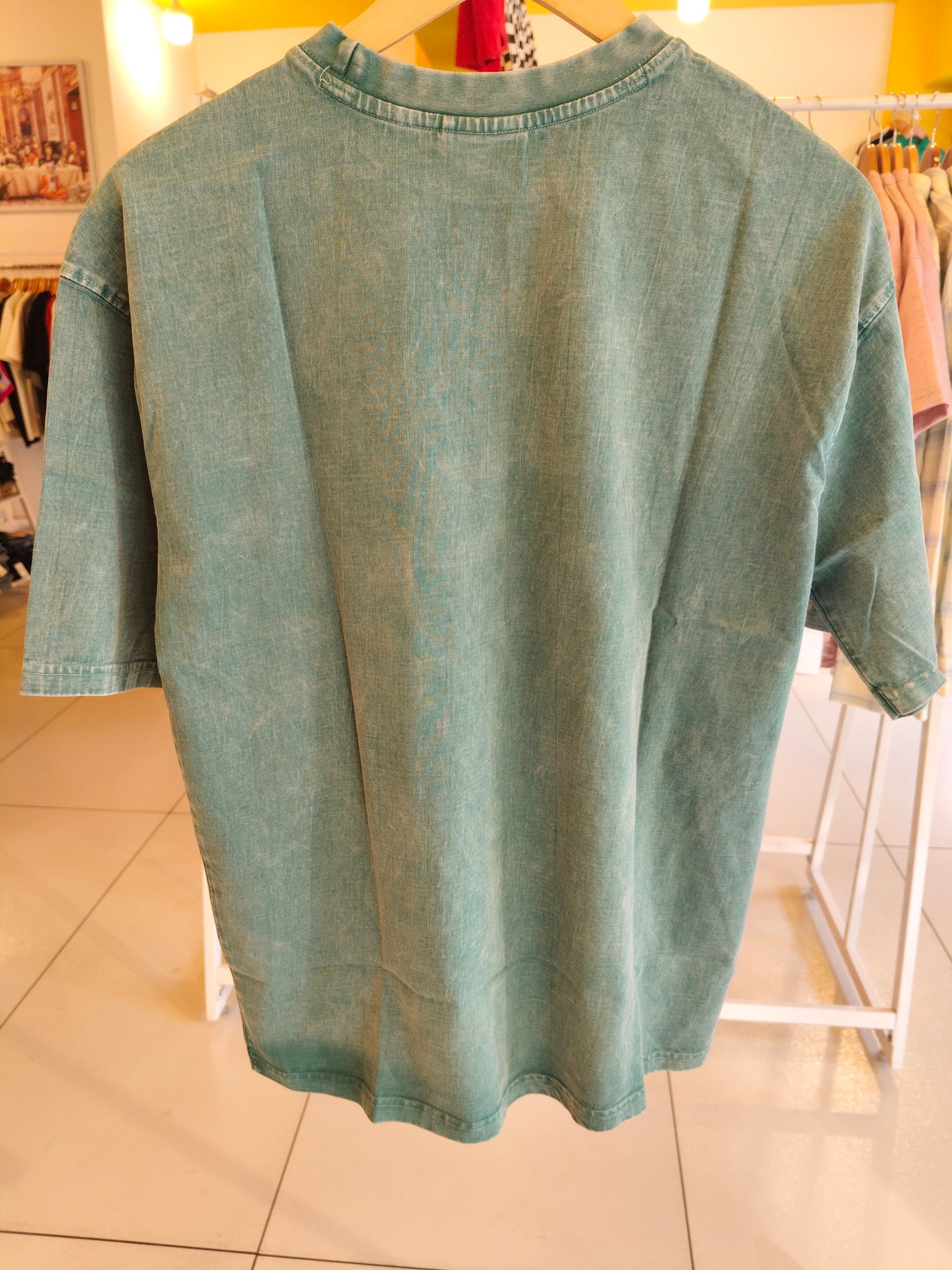 OVERSIZED TSHIRT  ( SMALL )