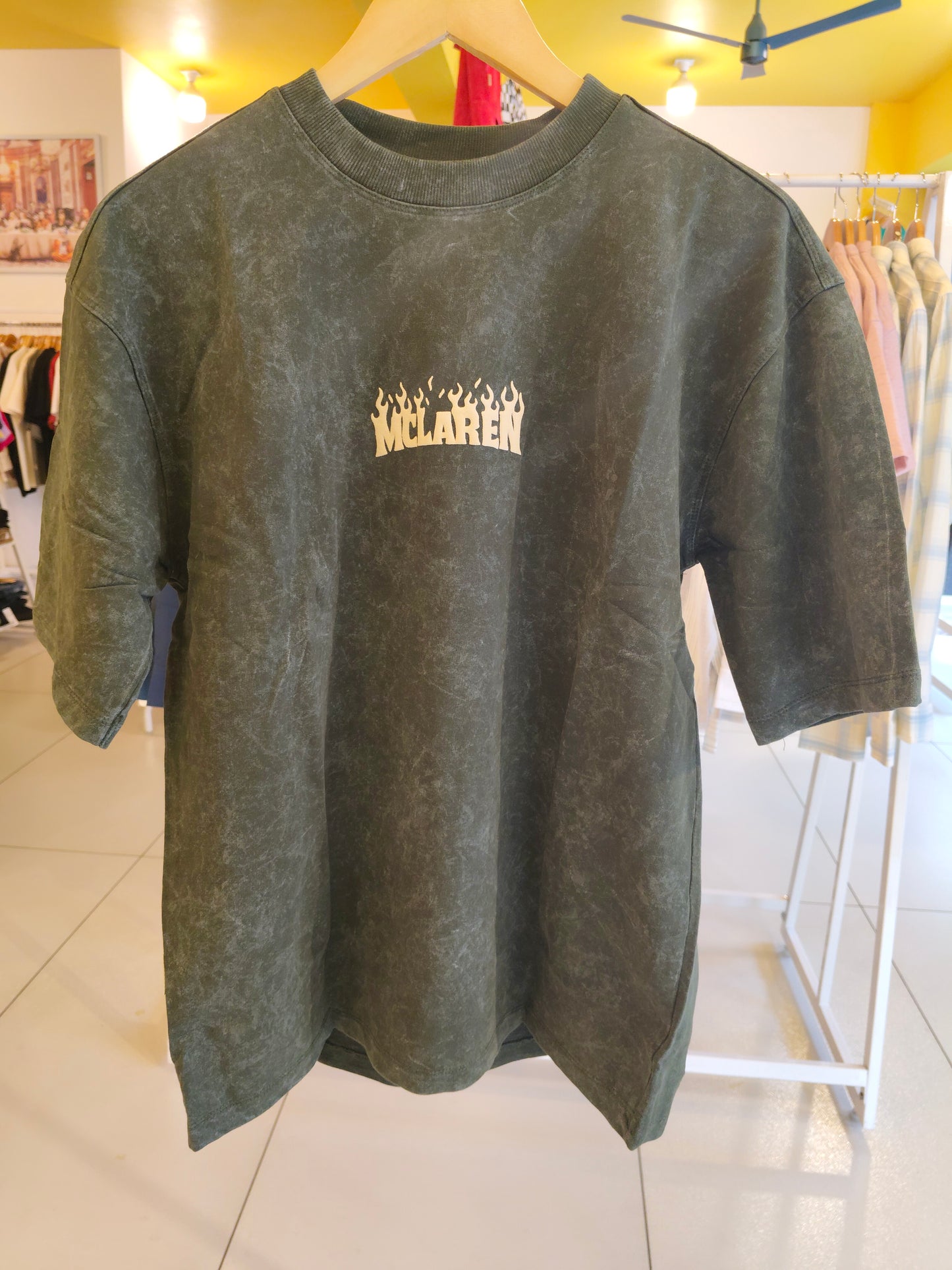 OVERSIZED TSHIRT  ( MEDIUM )