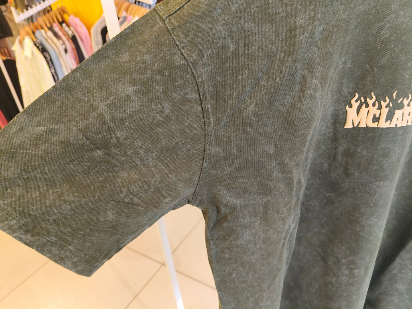 OVERSIZED TSHIRT  ( MEDIUM )