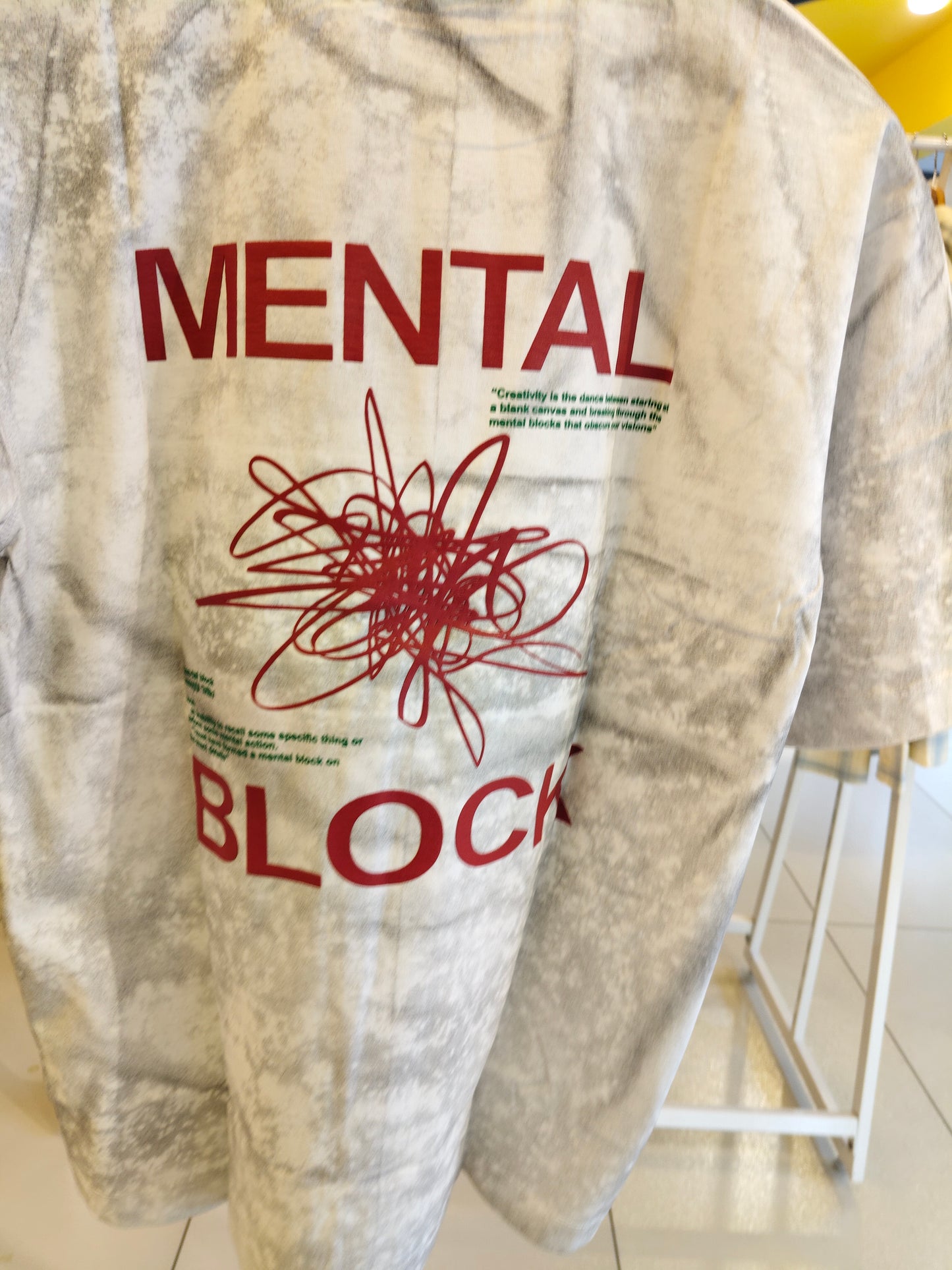 OVERSIZED TSHIRT  ( MEDIUM )