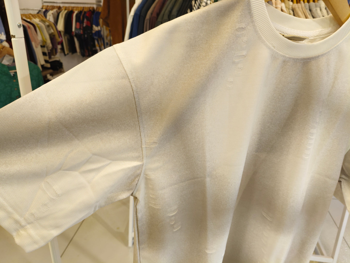 OVERSIZED TSHIRT  ( MEDIUM )