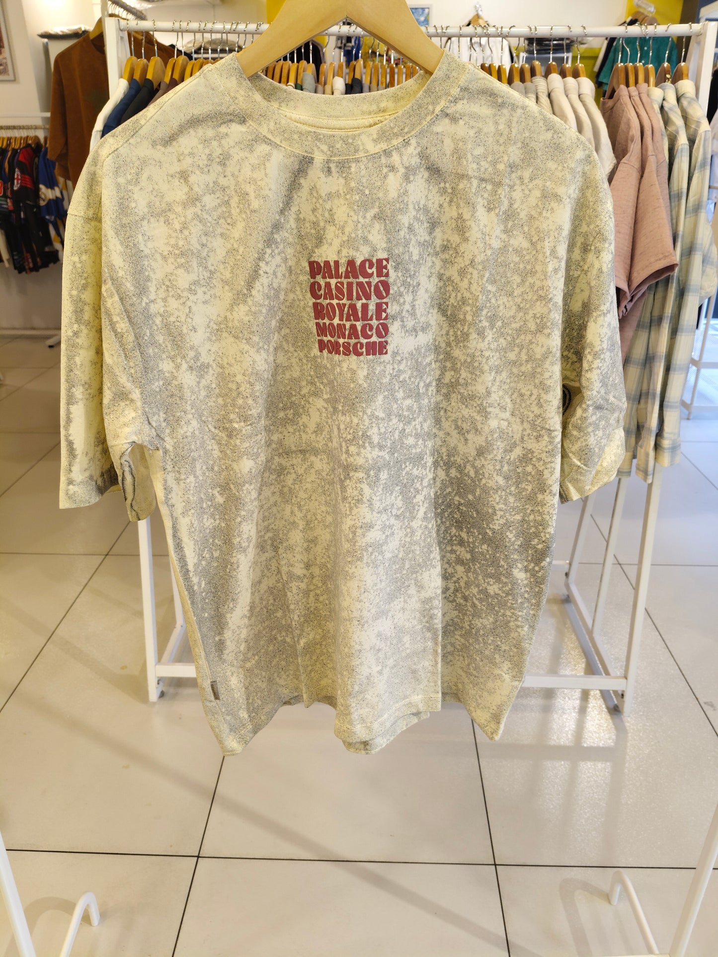 OVERSIZED TSHIRT  ( MEDIUM )