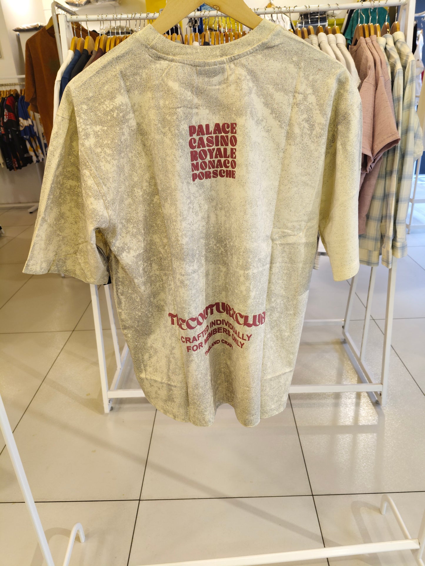 OVERSIZED TSHIRT  ( MEDIUM )