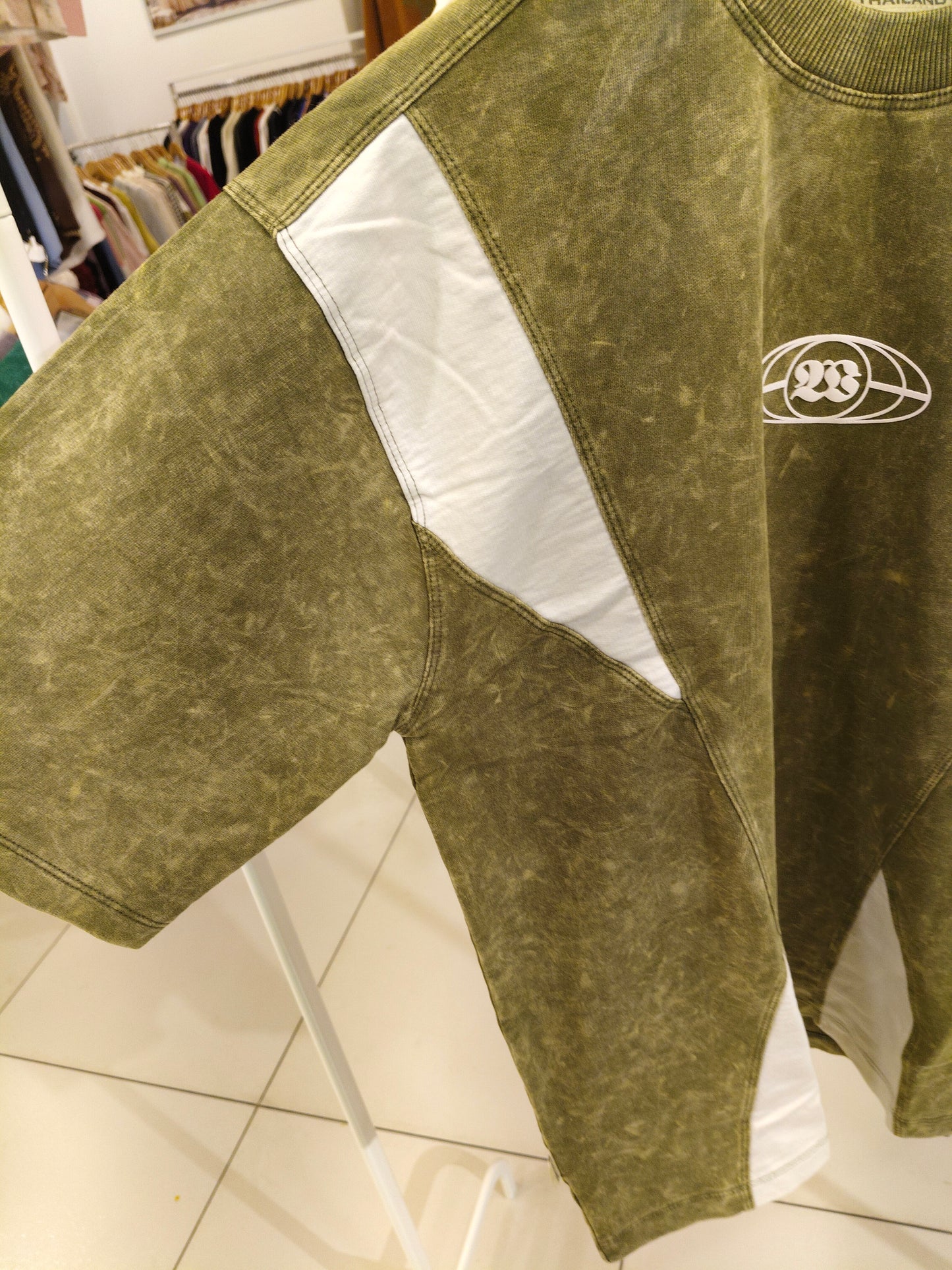 OVERSIZED TSHIRT  ( MEDIUM )