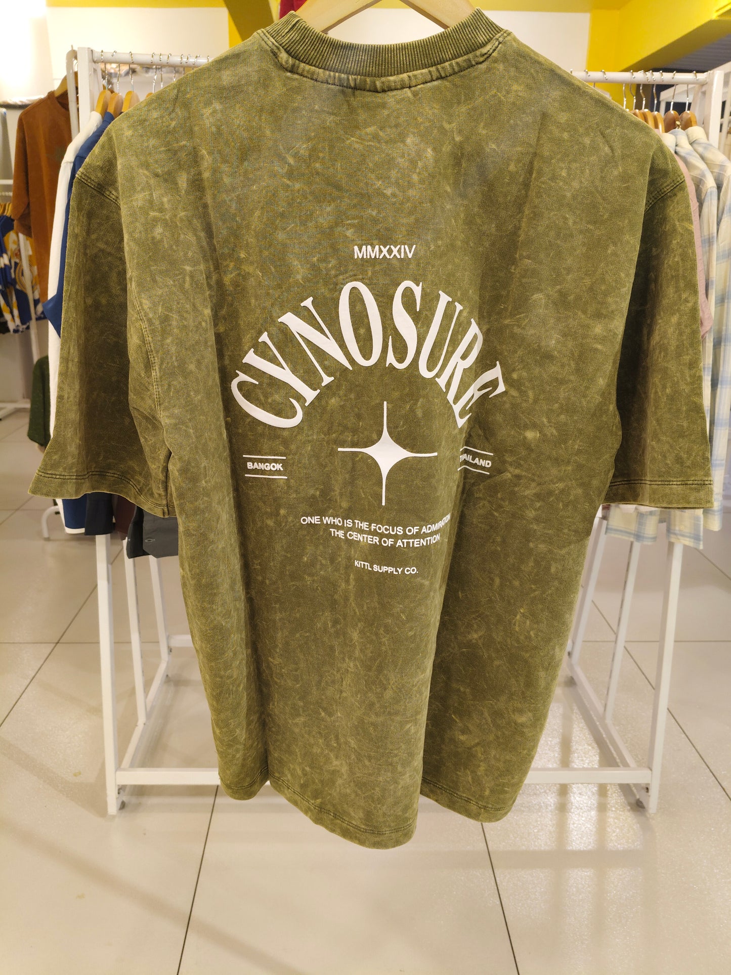 OVERSIZED TSHIRT  ( MEDIUM )