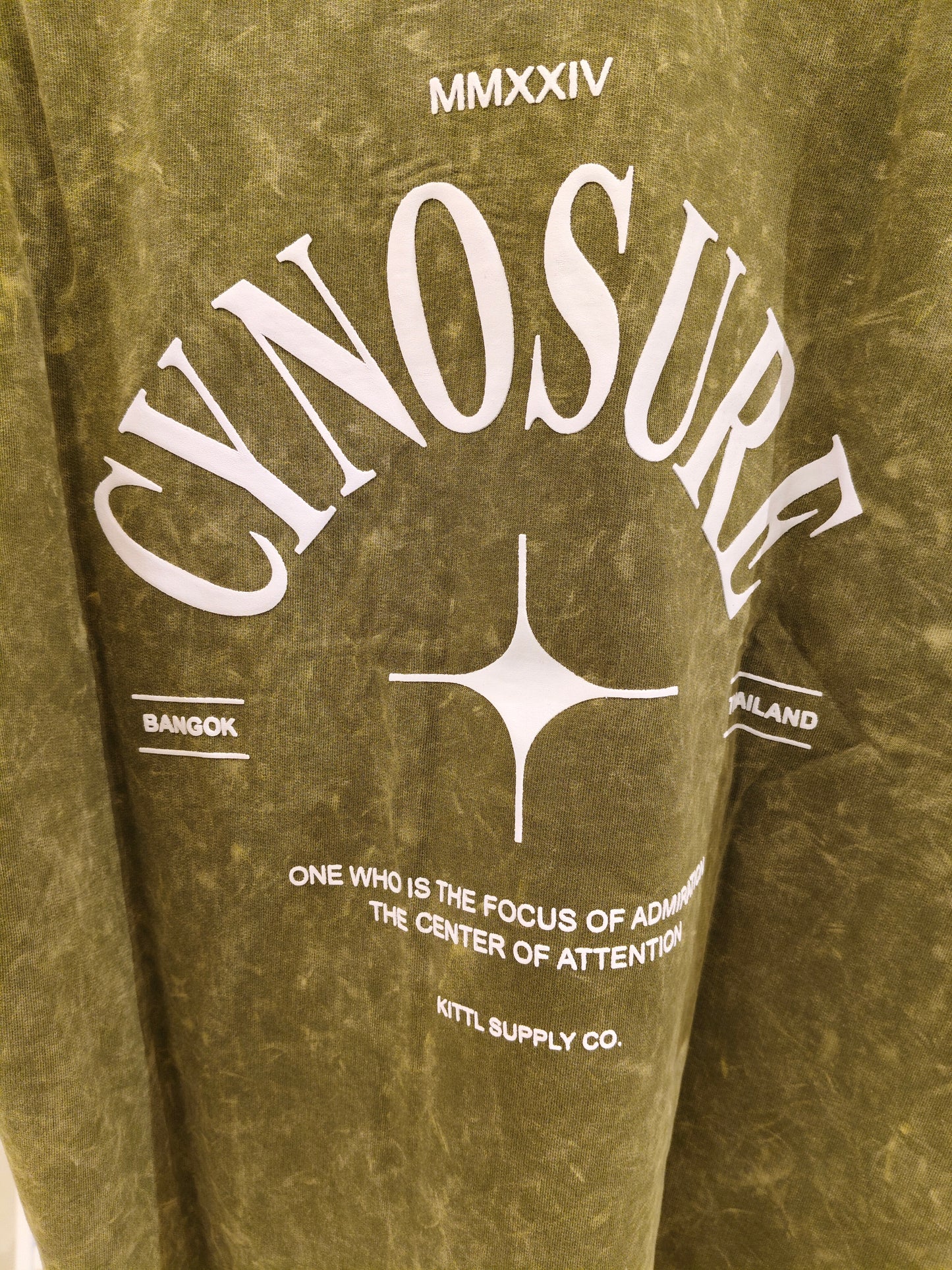 OVERSIZED TSHIRT  ( MEDIUM )