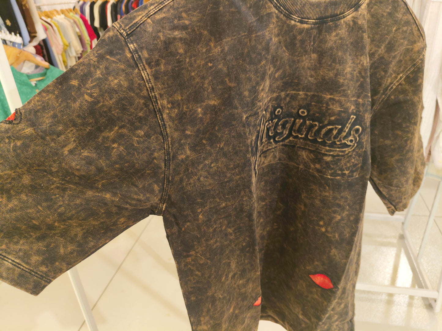 OVERSIZED TSHIRT  ( MEDIUM )