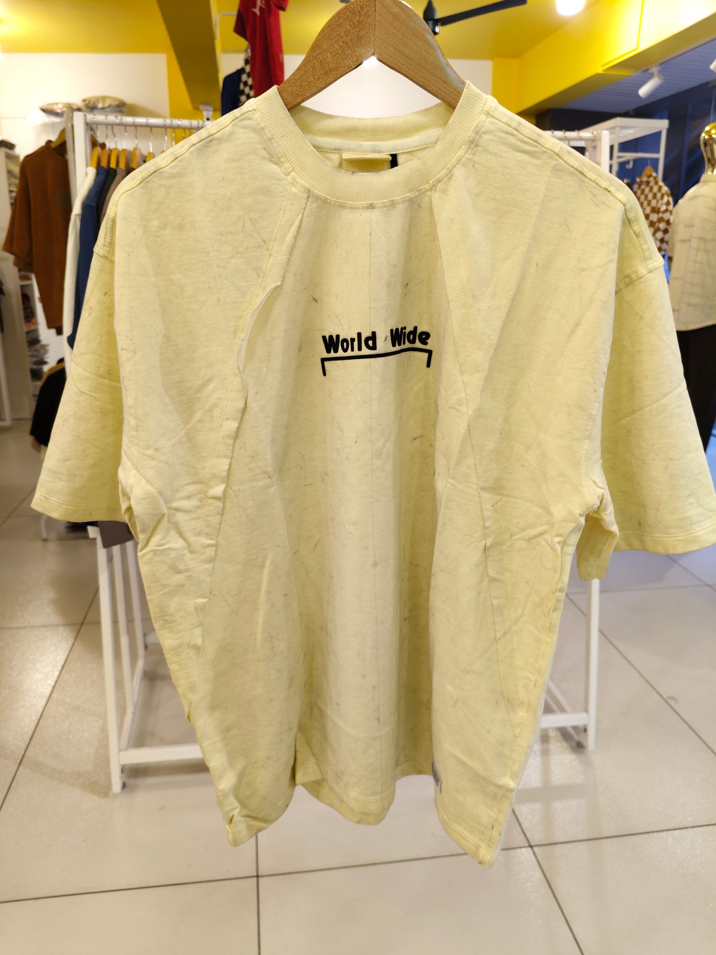 OVERSIZED TSHIRT  ( SMALL )