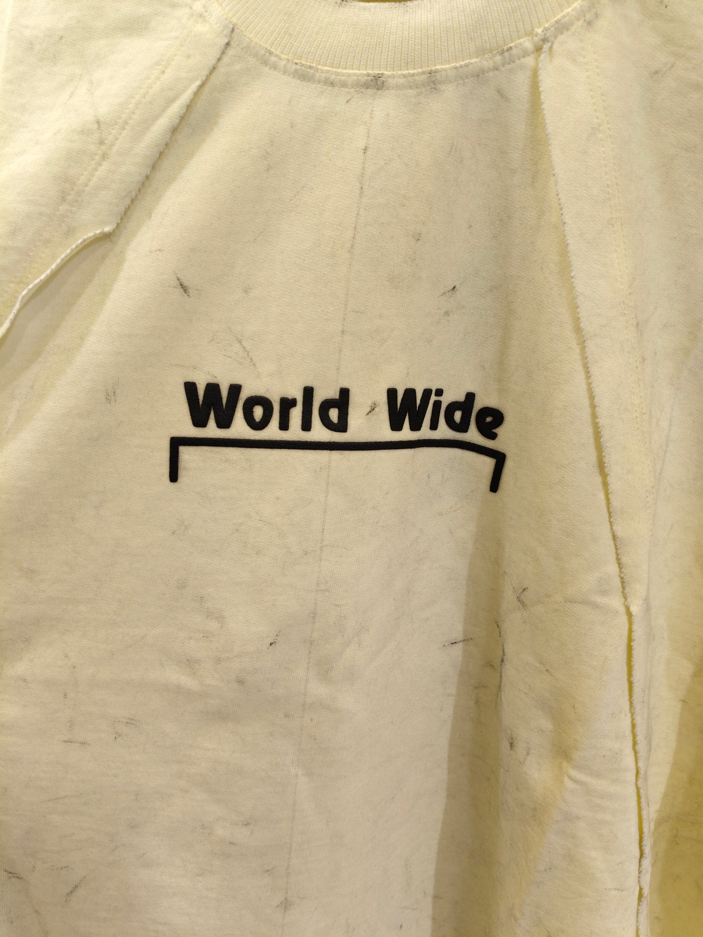 OVERSIZED TSHIRT  ( SMALL )