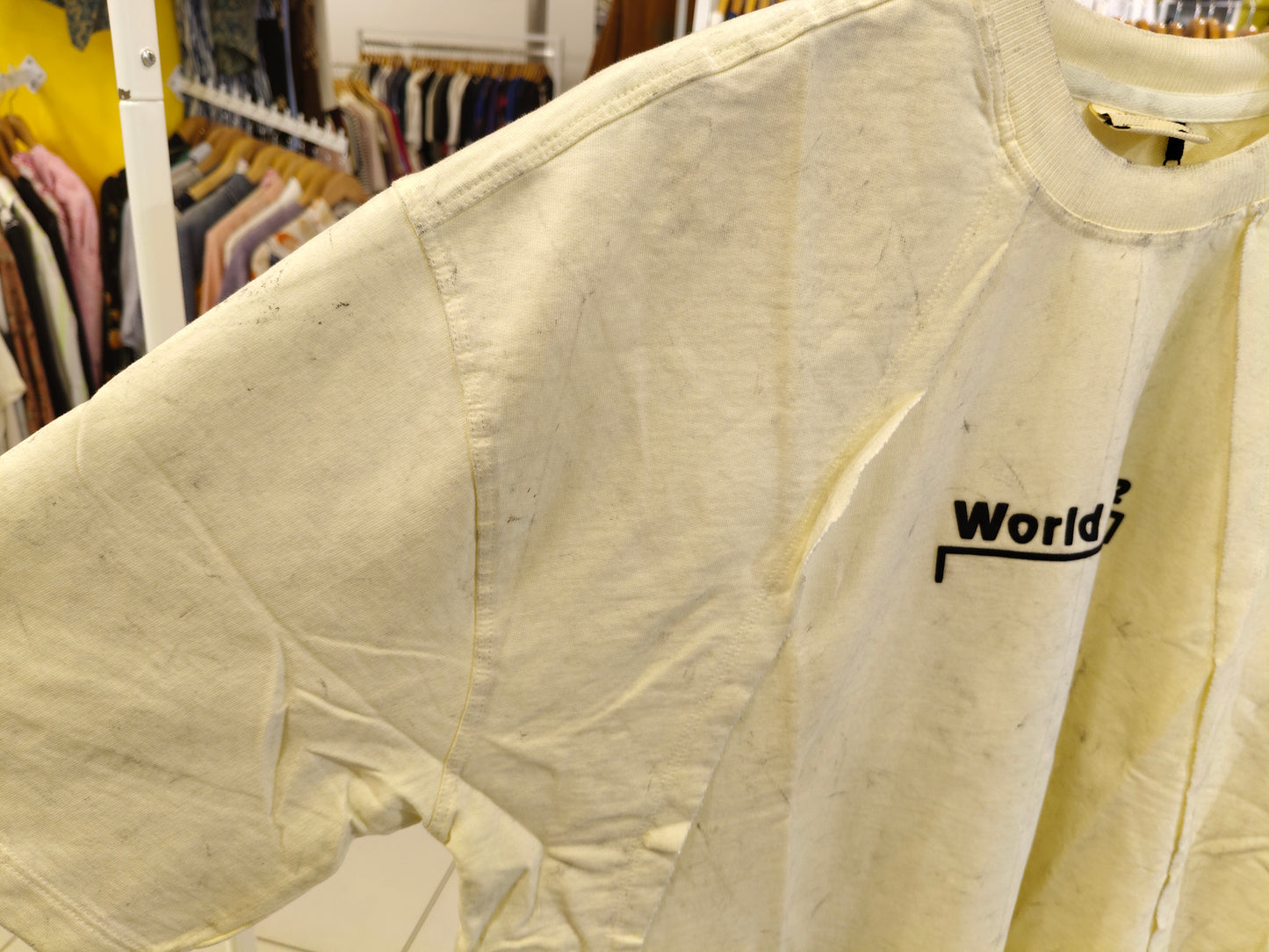 OVERSIZED TSHIRT  ( SMALL )