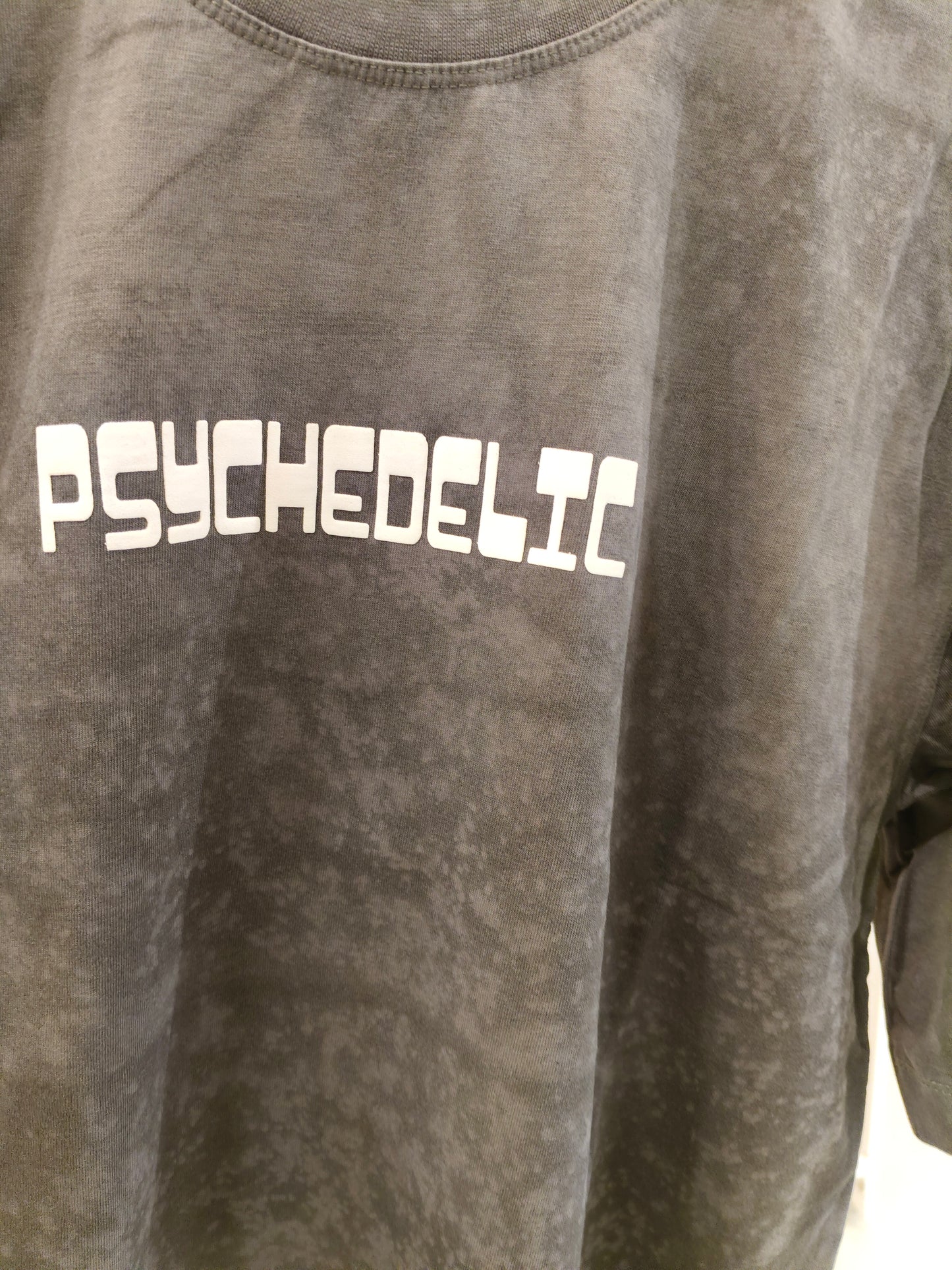 OVERSIZED TSHIRT  ( MEDIUM )