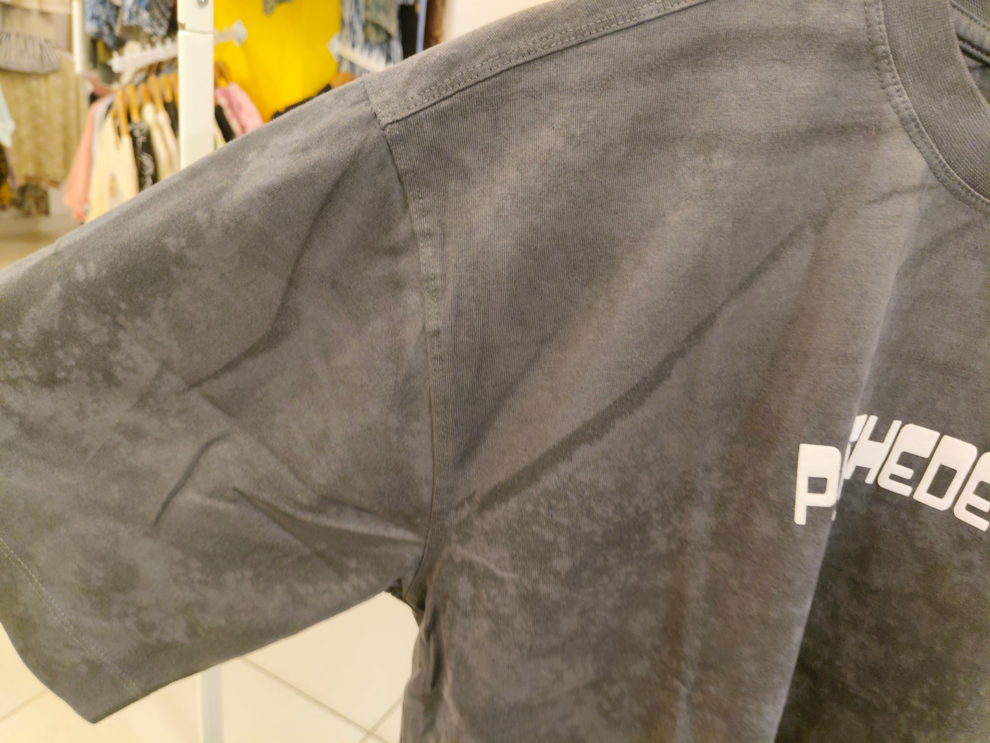 OVERSIZED TSHIRT  ( MEDIUM )