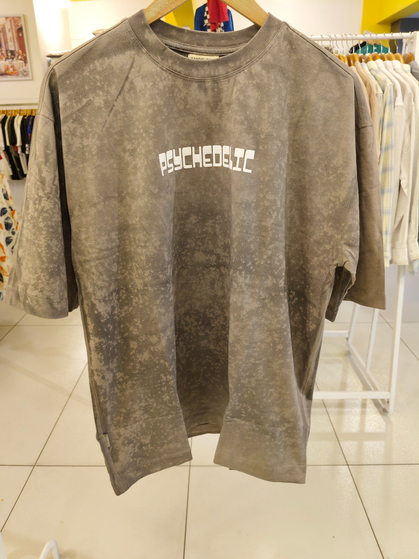 OVERSIZED TSHIRT  ( MEDIUM )