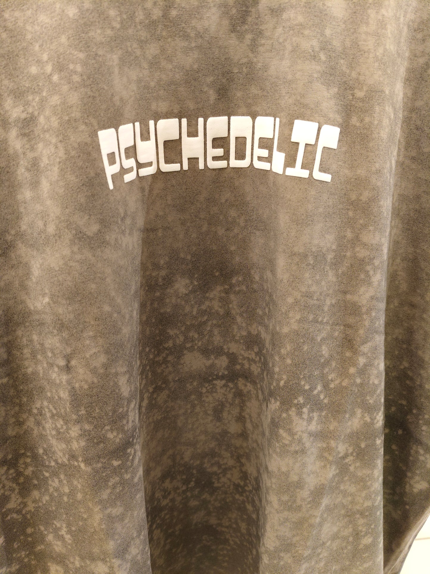 OVERSIZED TSHIRT  ( MEDIUM )