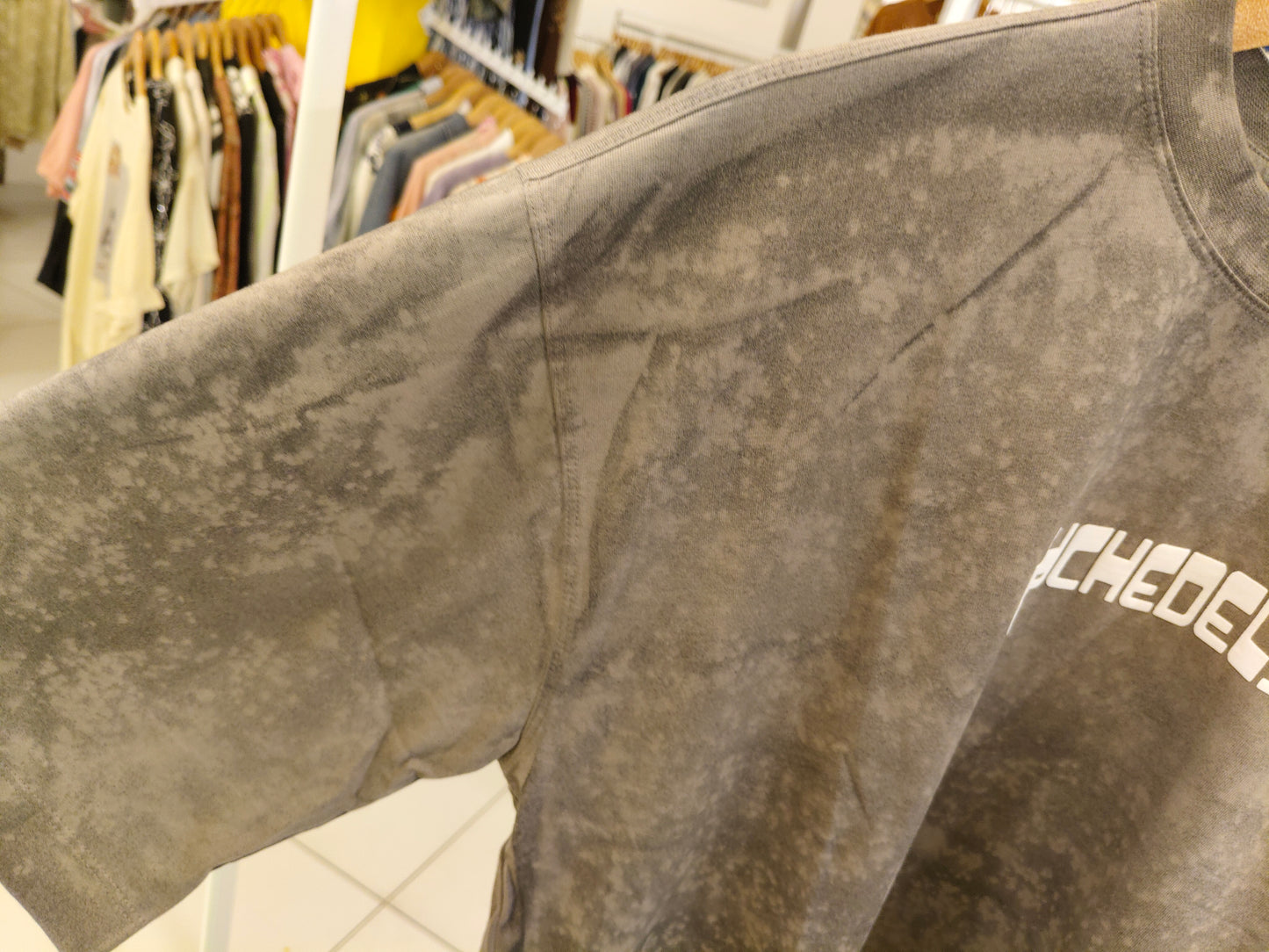 OVERSIZED TSHIRT  ( MEDIUM )