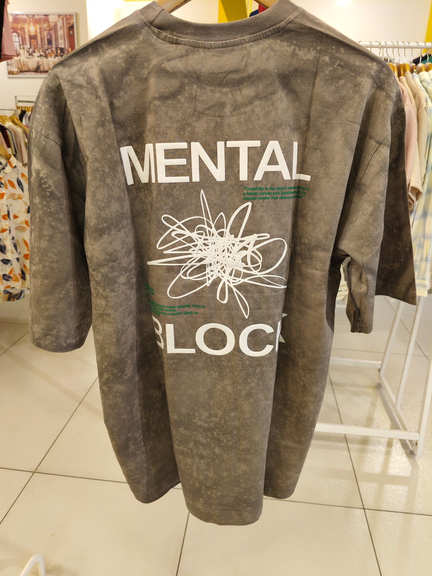 OVERSIZED TSHIRT  ( MEDIUM )