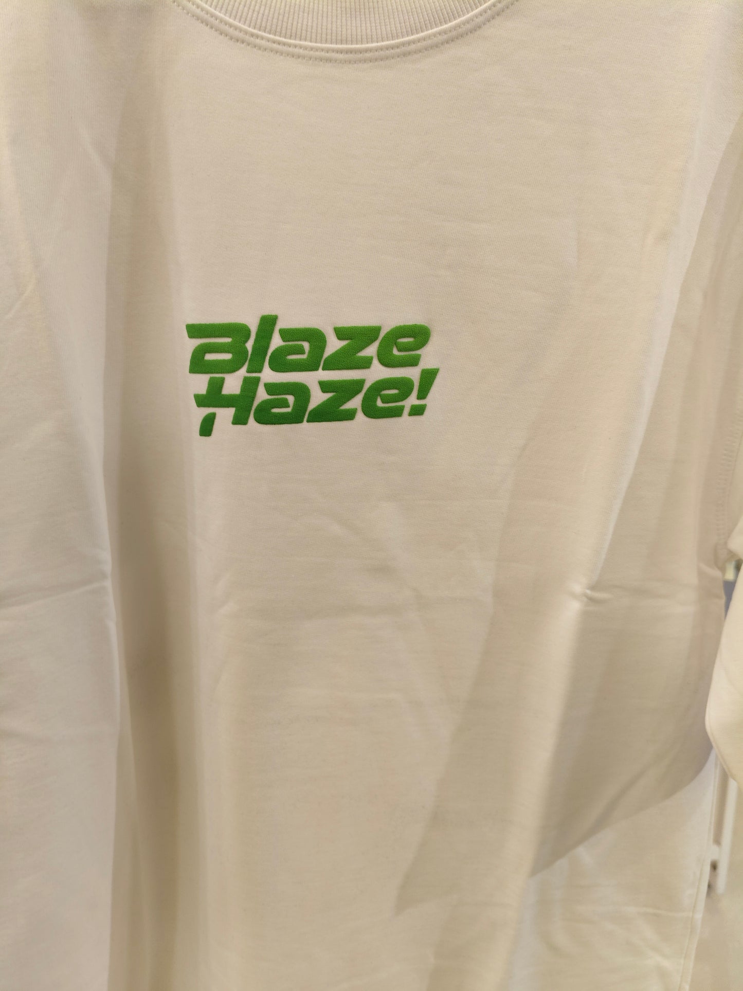 OVERSIZED TSHIRT  ( MEDIUM )