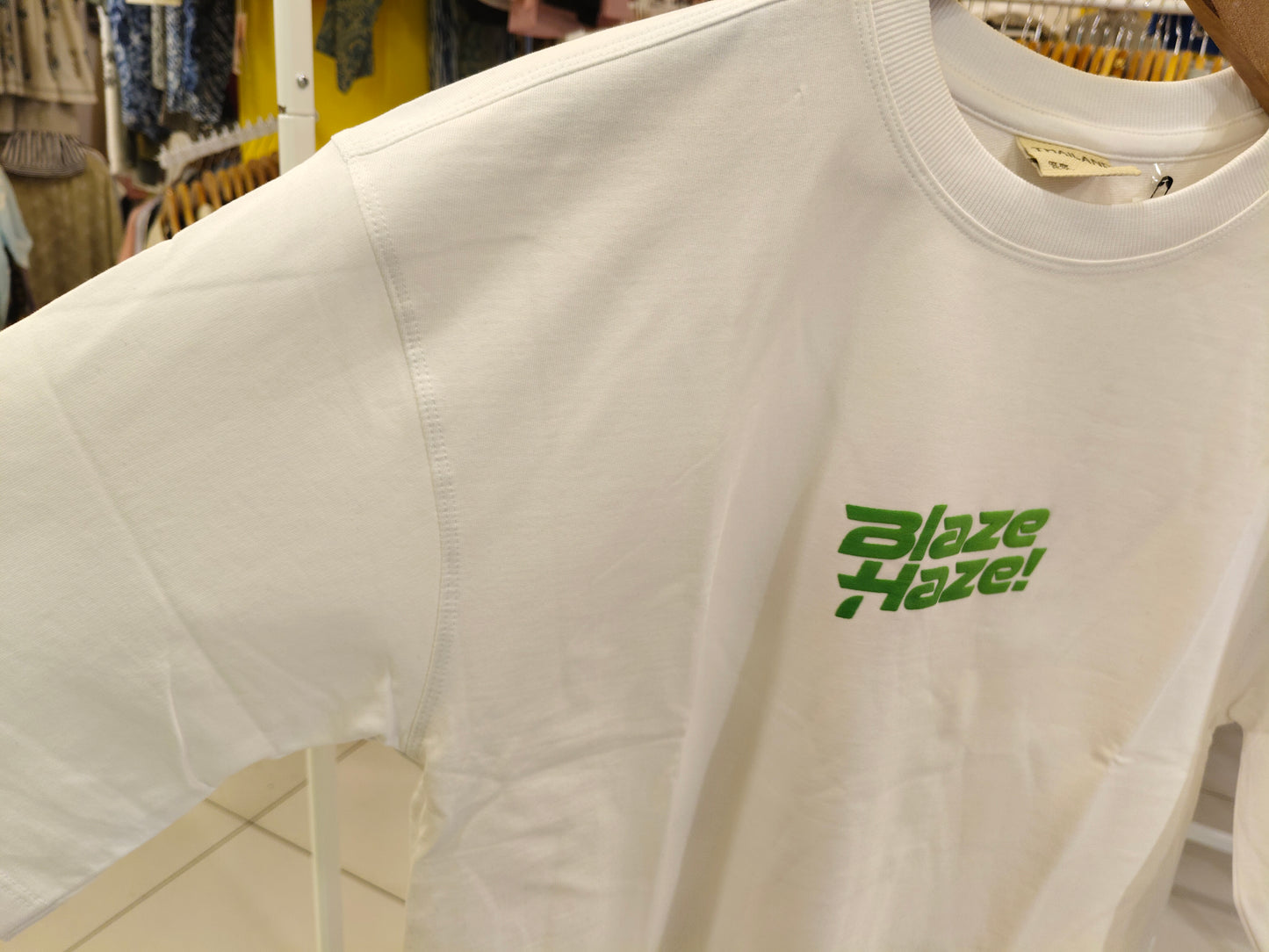 OVERSIZED TSHIRT  ( MEDIUM )