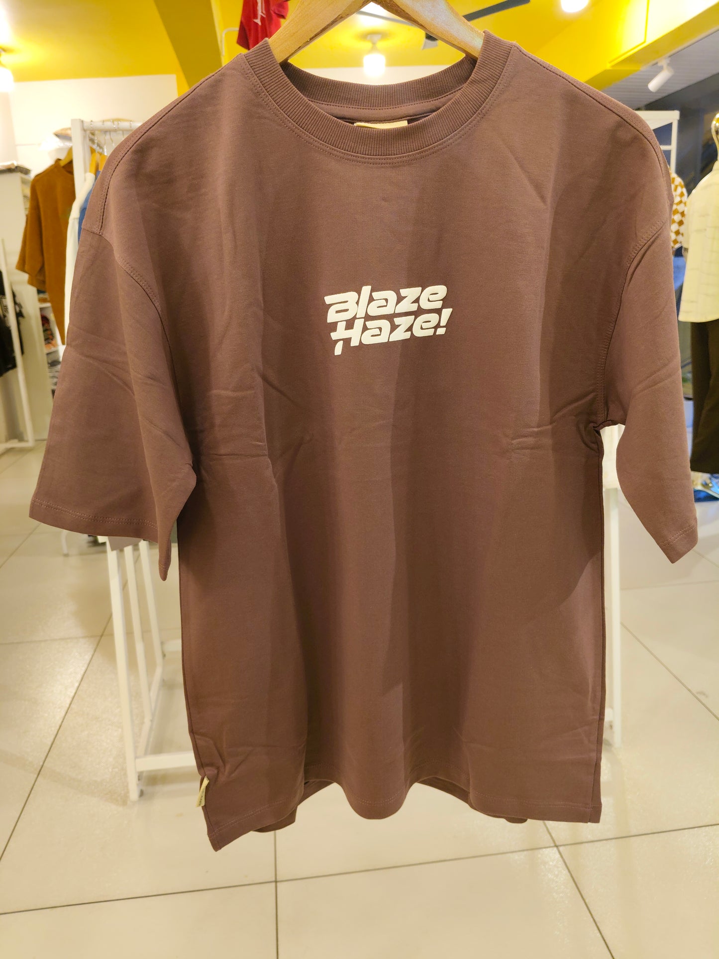 OVERSIZED TSHIRT  ( MEDIUM )