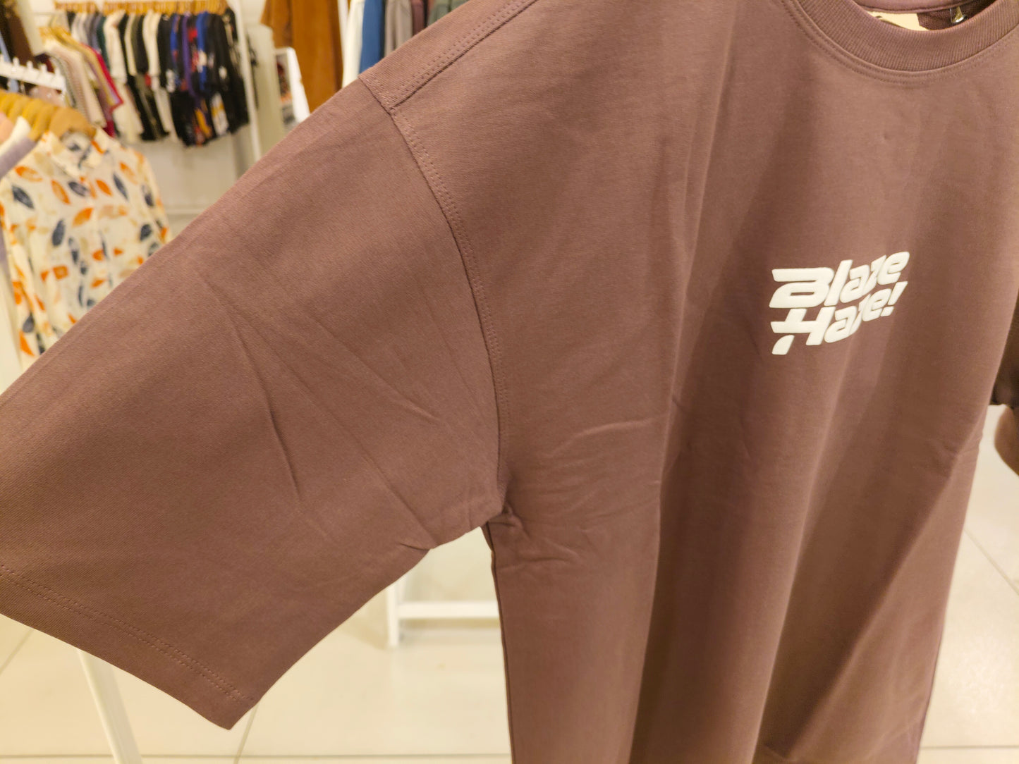 OVERSIZED TSHIRT  ( MEDIUM )