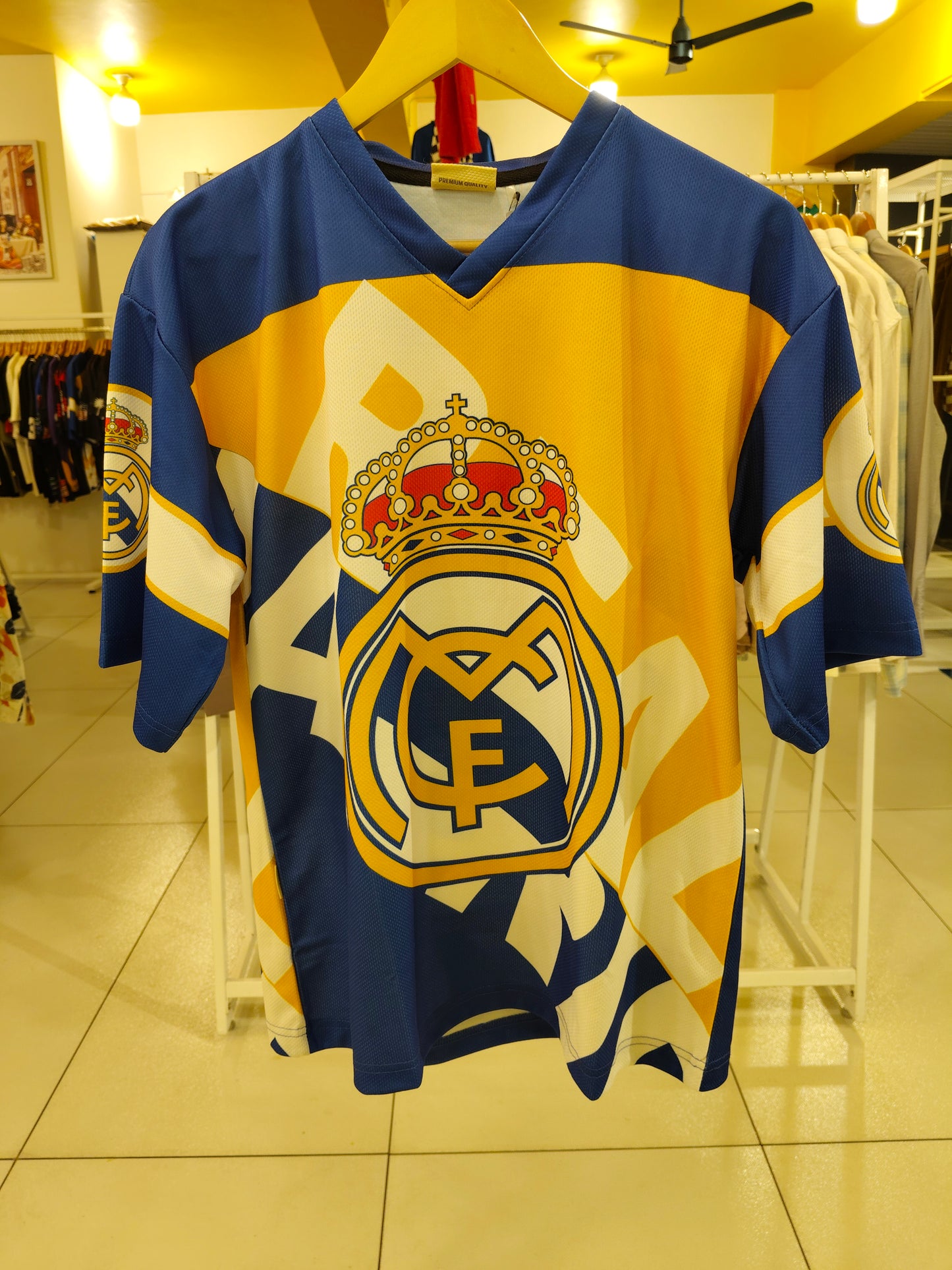 OVERSIZED  JERSEY  TSHIRT  ( MEDIUM )