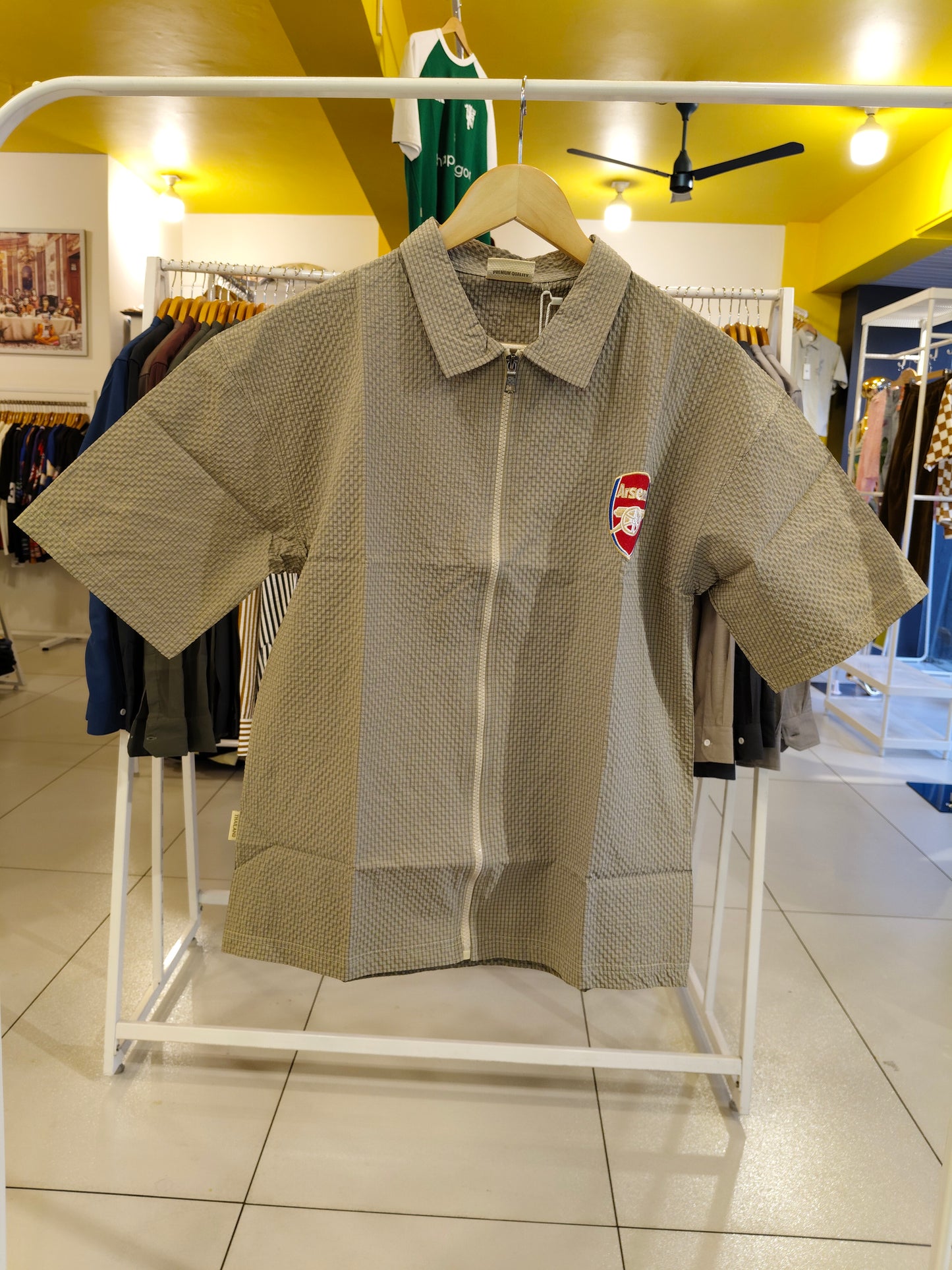 ZIP-UP QUARTER T SHIRT ( MEDIUM )