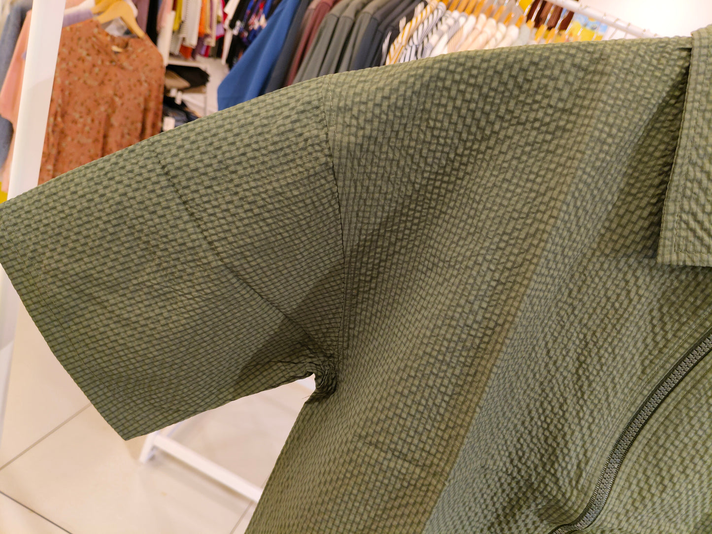 ZIP-UP QUARTER T SHIRT ( MEDIUM )