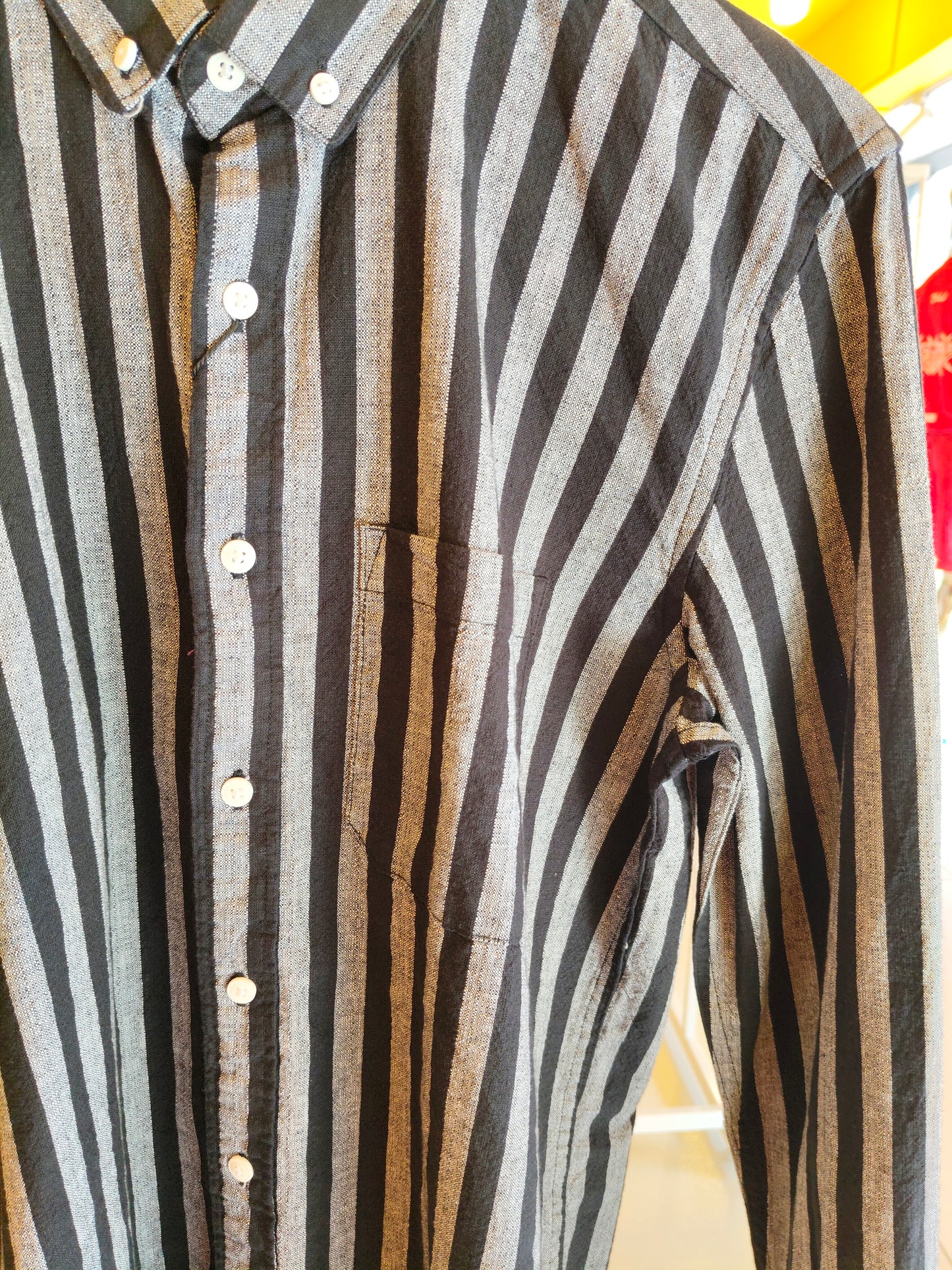 MEN'S CASUALS SHIRT ( LARGE )