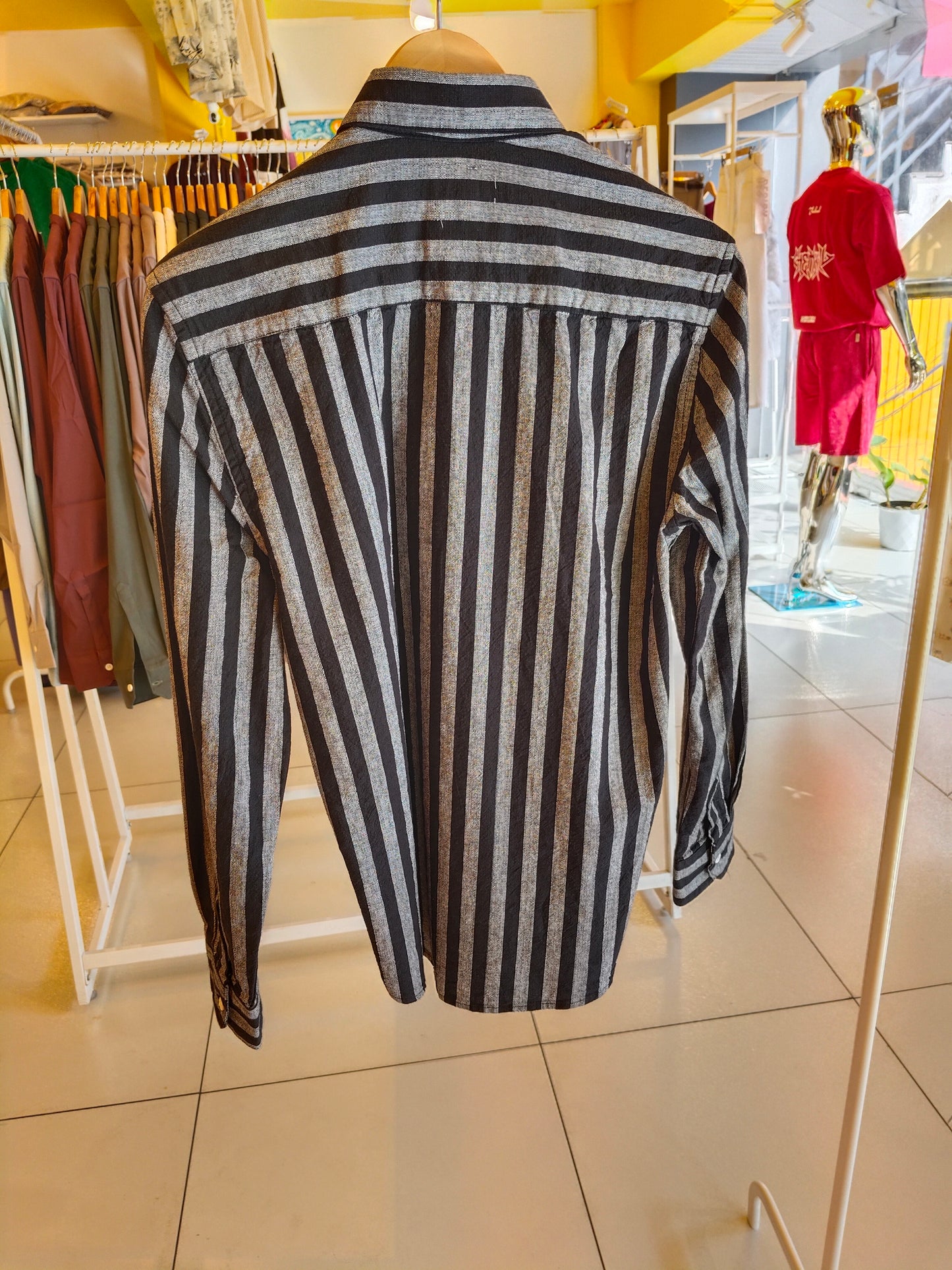 MEN'S CASUALS SHIRT ( LARGE )
